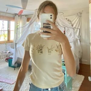 URBAN OUTFITTERS pale yellow retro t-shirt xs